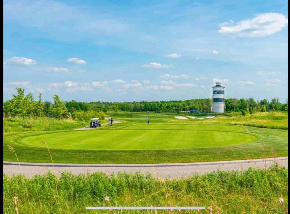 Aquarius 2 Bedroom Condo Friday Harbour Innisfil Exterior foto